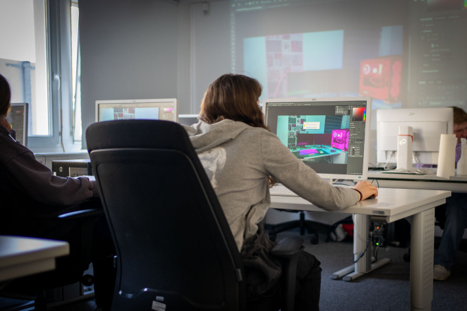 Ein erster Blick in den Schulungsraum der Station Bildbearbeitung